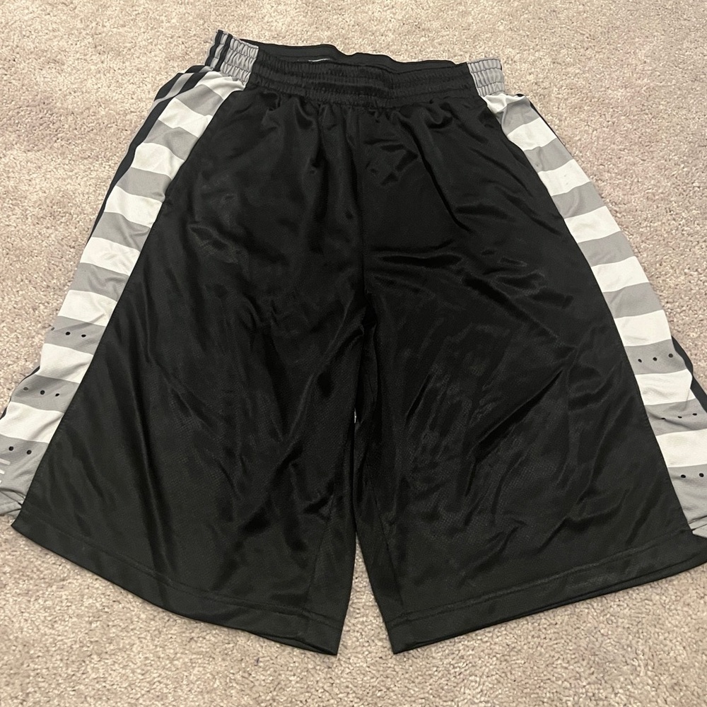 Men’s Nike Dri fit basketball/athletic shorts